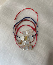 Load image into Gallery viewer, Multiple pearly heart bracelet
