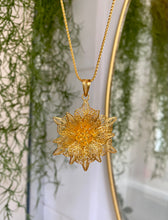 Charger l&#39;image dans la galerie, Collier fleur Nelly vintage
