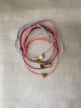Load image into Gallery viewer, Bracelet coeur cordon
