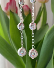 Load and play video in Gallery viewer, Boucles d’oreilles boules vintage argent
