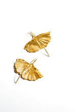 Load image into Gallery viewer, Boucles d&#39;Oreilles Ginkgo tiges
