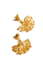 Load image into Gallery viewer, Boucles d&#39;Oreilles Feuille ajourée
