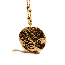 Load image into Gallery viewer, Collier Médaille Martelée Moyen modèle
