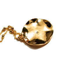 Load image into Gallery viewer, Collier Médaille Martelée Moyen modèle
