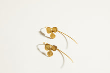 Charger l&#39;image dans la galerie, Boucles d’Oreilles Fleur d’hortensia tiges
