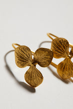 Load image into Gallery viewer, Boucles d’Oreilles Fleur d’hortensia tiges
