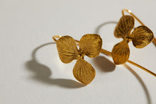 Charger l&#39;image dans la galerie, Boucles d’Oreilles Fleur d’hortensia tiges
