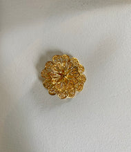 Charger l&#39;image dans la galerie, Broche fleur Julia vintage
