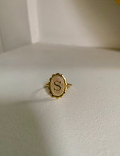 Charger l&#39;image dans la galerie, Bague Initiale Rétro Romantique
