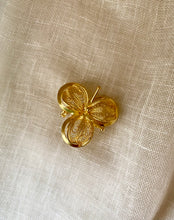 Load image into Gallery viewer, Broche fleur vintage Francoise
