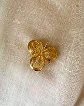 Load image into Gallery viewer, Broche fleur vintage Francoise
