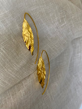 Load image into Gallery viewer, Boucles d’Oreilles Feuilles Sol 🍂
