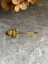 Charger l&#39;image dans la galerie, Barette fleur d’Hortensia
