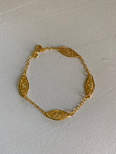 Load image into Gallery viewer, Bracelet vintage fleurs
