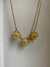 Load image into Gallery viewer, Elisa vintage 3 flower necklace
