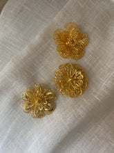 Load image into Gallery viewer, Vintage Olivia flower brooch
