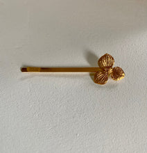 Load image into Gallery viewer, Hydrangea flower barrette
