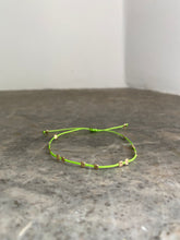Charger l&#39;image dans la galerie, Bracelet Pépites or noeud coulissant
