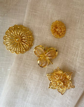 Load image into Gallery viewer, Broche fleur vintage Francoise
