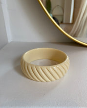 Charger l&#39;image dans la galerie, Bracelet vintage Nora torsadé couleur ivoire

