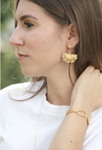 Load image into Gallery viewer, Boucles d&#39;Oreilles Feuille ajourée
