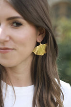 Load image into Gallery viewer, Boucles d&#39;Oreilles Ginkgo tiges

